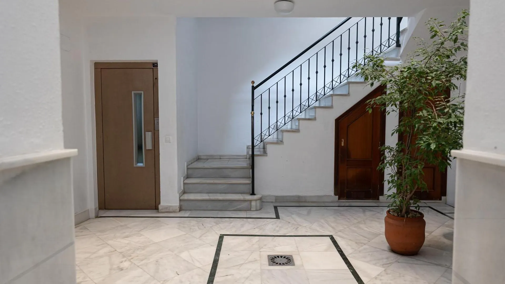 Virgen Carmen Dolorosa Plaza De La Alameda Apartment Seville